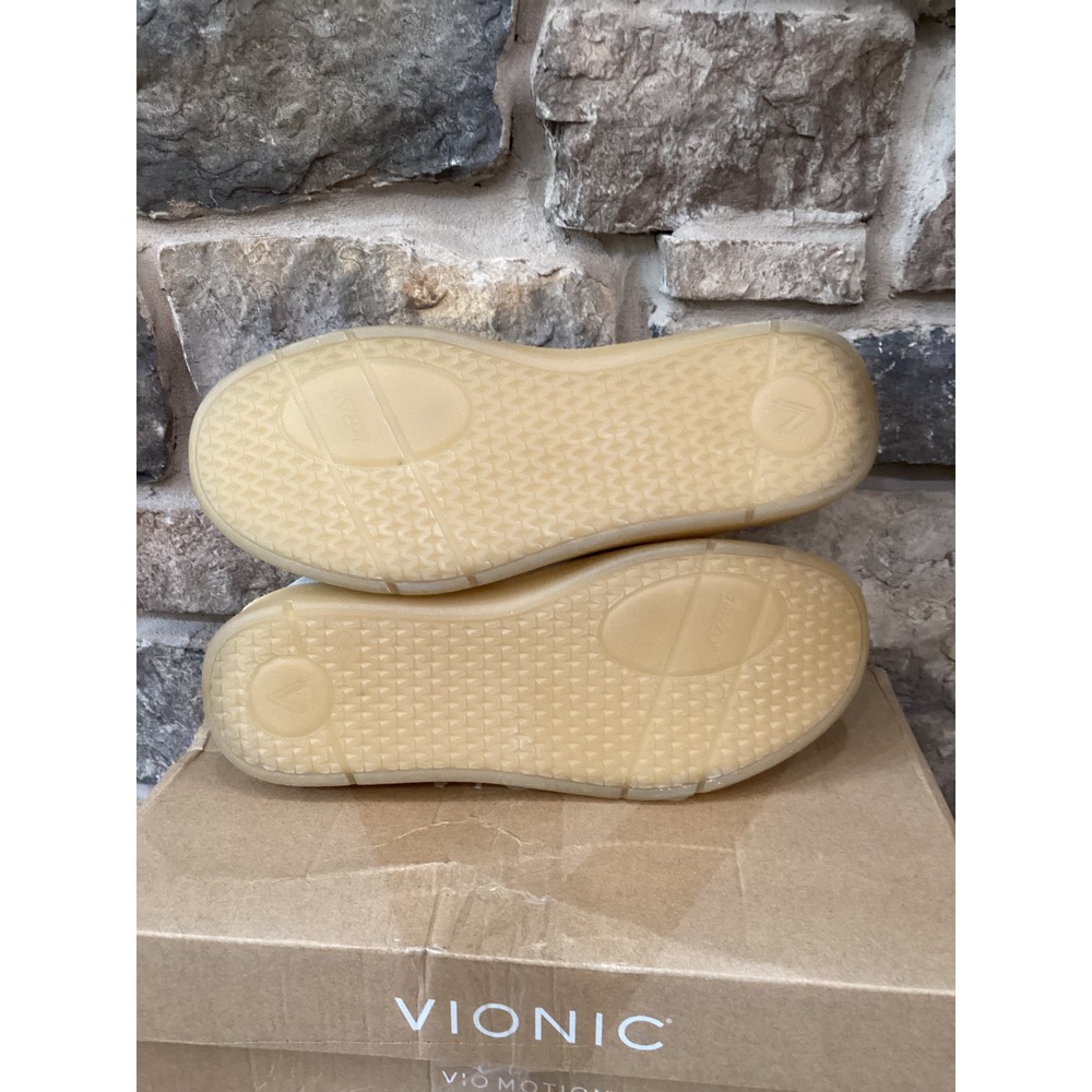 Vionic City Walk Womens Size 10 Wide Beige Suede Sneakers Low Top Gum Sole New - Picture 4 of 8